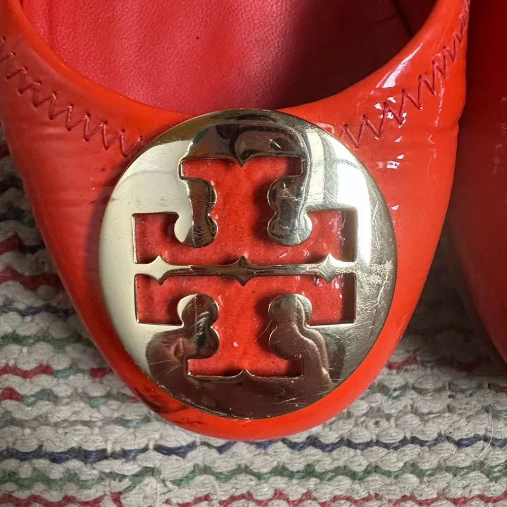 Tory Burch Reva Flats Orange Patent - Picture 2 of 6